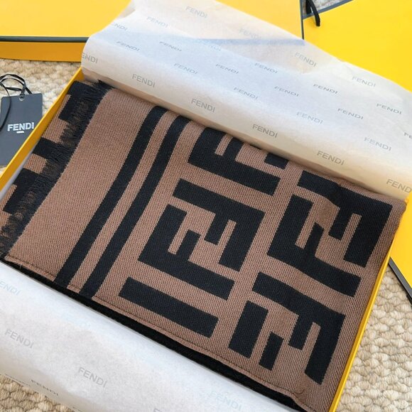 Fendi Chic Neck Accessory - Picture 4 of 8